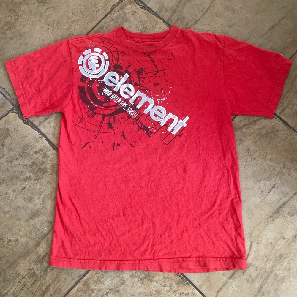 Vintage Element Red T-shirt Size XL Small Hole Shown In Picture